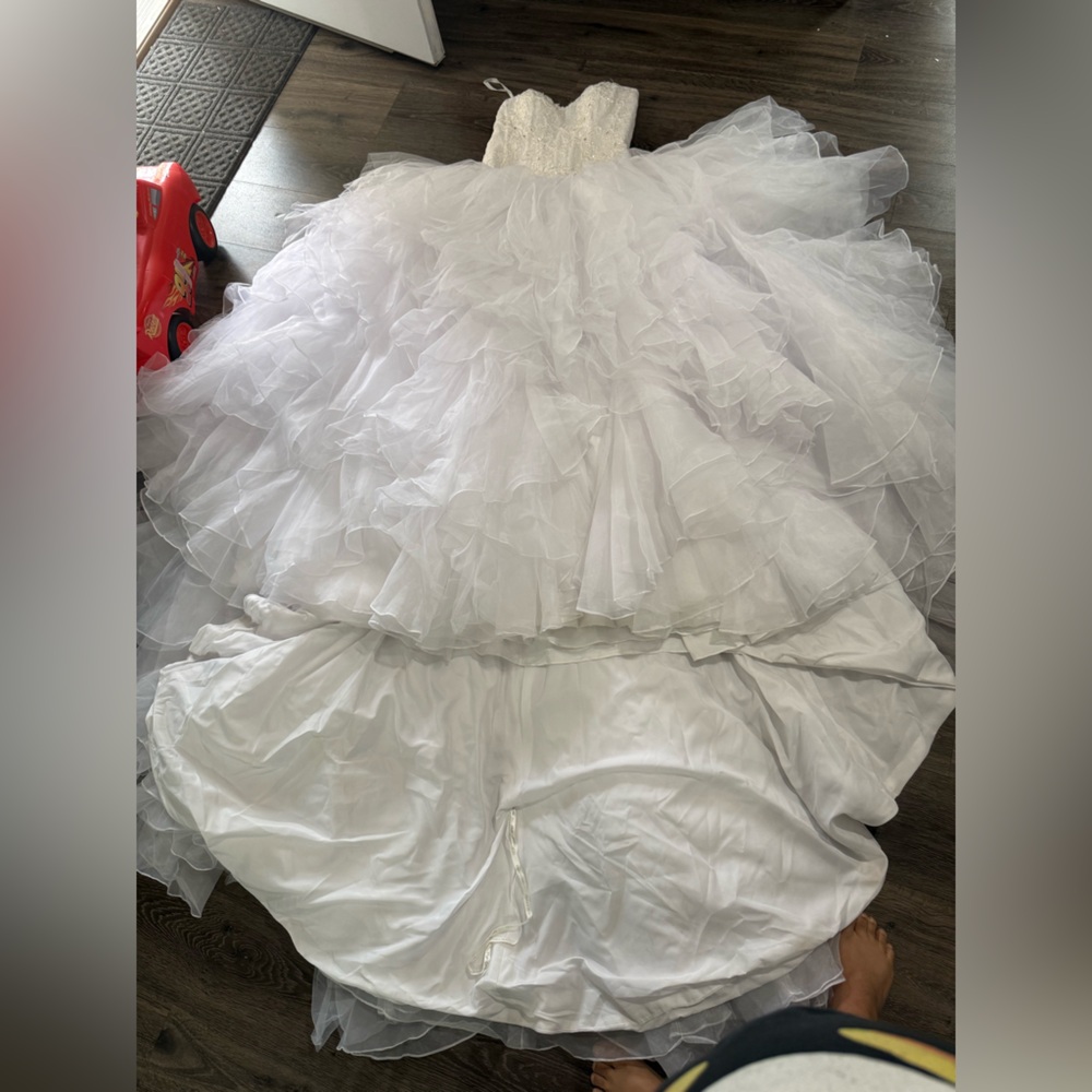 Oleg Cassini white strapless ruffled wedding dress with Spanish veil - Picture 5 of 10